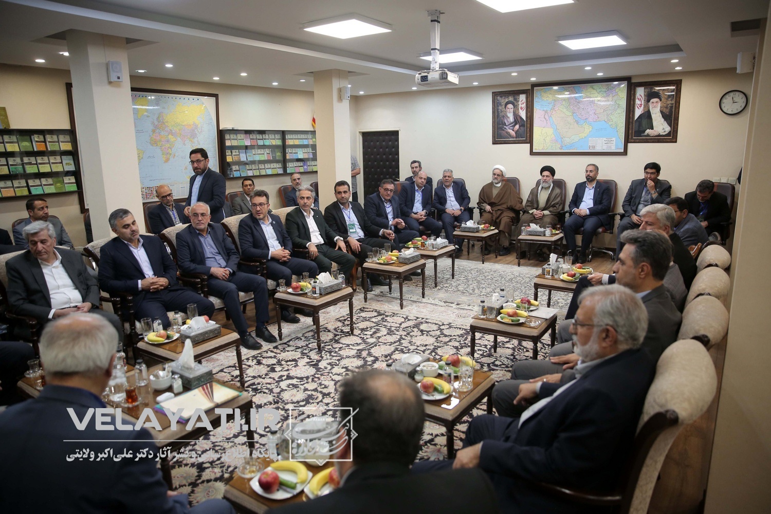 دیدار رئیس جدید، روئسای واحدها و معاونین دانشگاه آزاد اسلامی با دکتر ولایتی