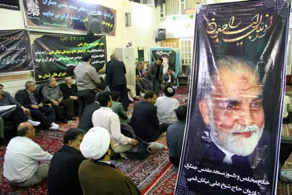 حضور دکتر ولایتی در مراسم ختم مرحوم نیکان قمی