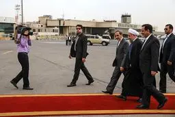 استقبال از رئیس جمهور در بازگشت از ترکیه/عکس