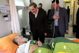 عیادت دکتر ولایتی از آیت الله طبرسی