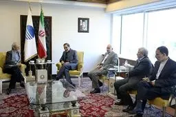 دیدار دکتر ولایتی با رئیس مرکز مطالعات آبزرور هند/عکس