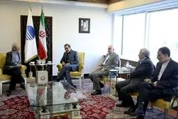 دیدار دکتر ولایتی با رئیس مرکز مطالعات آبزرور هند/عکس
