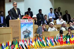 مسلمانان جهان از علما و اندیشمندان انتظار دارند به مقابله با انحرافات و مناقشه های مذهبی بپردازند