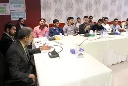 مذاکرات سیاسی مکان سخنرانی نیست و جای تدبیر است