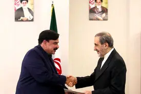 پیام کتبی مشترک رئیس‌جمهور و نخست‌وزیر پاکستان به رهبر معظم انقلاب، تسلیم دکتر علی‌اکبر ولایتی مشاور مقام معظم رهبری در امور بین‌الملل شد