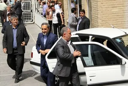 حضور در ستاد انتخابات