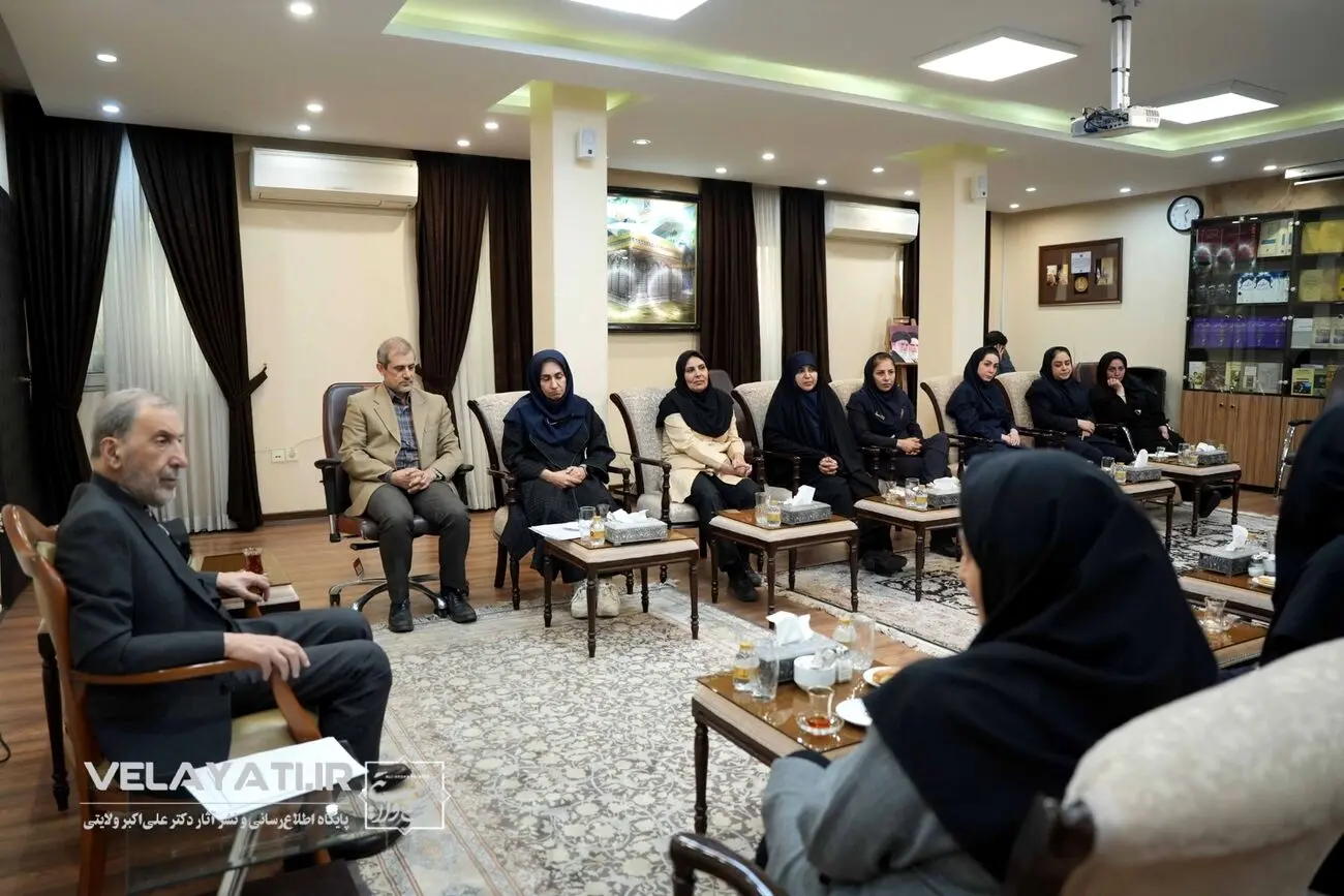 گزارش تصویری-دیدار جمعی از پرستاران با دکتر ولایتی به مناسبت روز پرستار