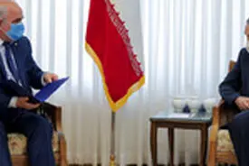 تقدیم پیام رئیس جمهور روسیه به مقام معظم رهبری در دیدار دکتر ولایتی با سفیر روسیه