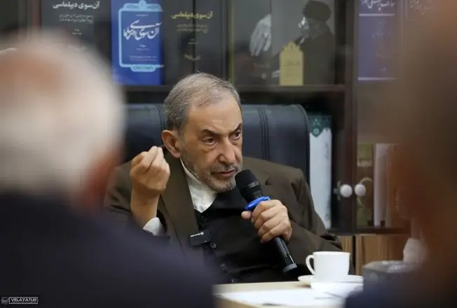 دیدار پیشکسوتان وزارت امور خارجه با دکتر ولایتی