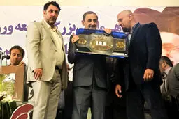 اهدای کمربند قهرمانی آسیا به دکتر ولایتی
