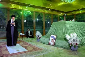 حضور مقام معظم رهبری در حرم امام خمینی(ره)