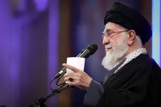 در مقابل دشمن کوتاه نمی آییم